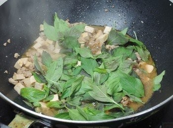 step5: 加入九層塔拌炒