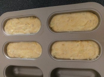 step7: 倒入模中輕櫈幾下。