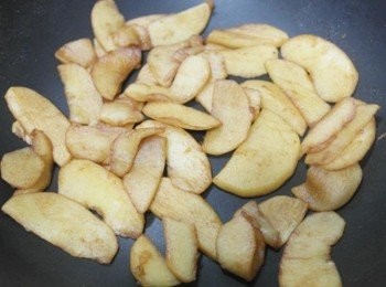 step4: 拌炒至變軟且無水分。