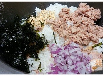 step2: 洋蔥和紫菜分別切碎