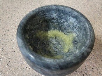 step3: 把蒜肉盅成蓉