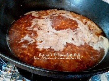 step4: 再加入5杯水份量拌勻 , 用中火煮滾後蓋上蓋轉慢火煮1小時