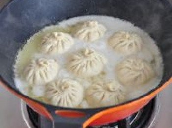 step7: 把步驟5的面水倒入鍋中，中小火燒開。