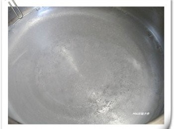 step7: 將水70g煮開再加入吉利T粉5g