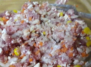 step6: 加入鹽 , 胡椒粉拌勻