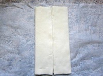 step3: 再往中線方向兩邊向內對折。