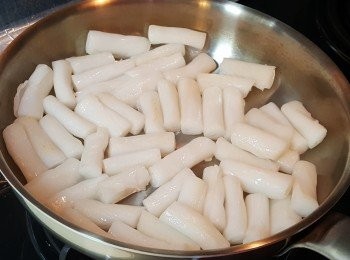 step3: 將腸粉反轉煎另一面至金黃。