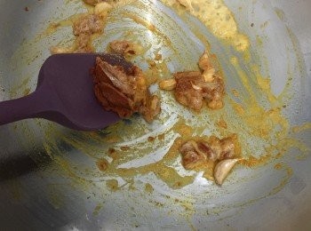 step2: 加小量的椰漿炒香