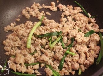 step4: 贊入紹興酒炒香