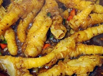 step4: 然後加入所有调味。。。滾起。。。轉中火煮15分鐘至入味!