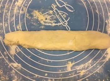 step5: 然後將它捲成長條狀