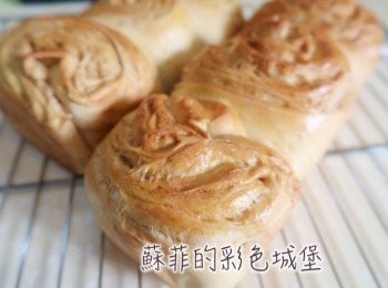 step15: 表層可依個人喜好塗上適量<span class="group_3">檸檬糖霜</span>。