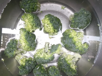 step1: 西蘭花泡水
