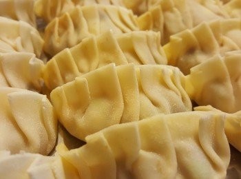 step5: 將餃子放入水波爐，以蒸氣模式蒸15分鐘即可。