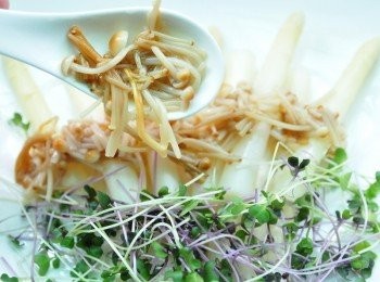 step7: 鋪上切碎的滿天星菇