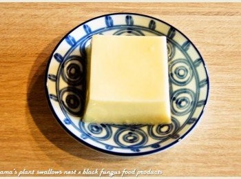 step2: 取一小碗盤，將芙蓉豆腐直接倒扣在盤中。