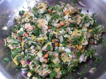 step3: 加入所有<span class="group_1">材料</span>及<span class="group_2">調味</span>料拌勻。