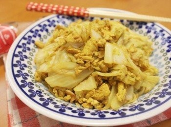 step6: 高麗菜和咖哩也是好搭檔^^b 配白飯吃好下飯...越吃越香呀♡