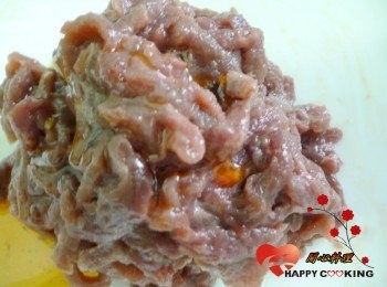 step2: 拌勻,再加一匙油拌勻(很重要哦)