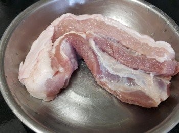 step3: 五花腩煲1’1/2小時後取出，預備做另一個餸