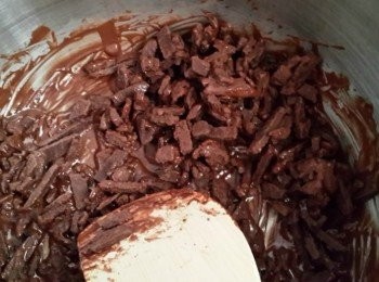 step1: 將巧克力塊隔水加熱