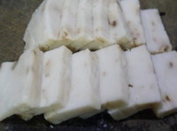 step1: 首先蘿蔔糕切塊大小約小指的寬度