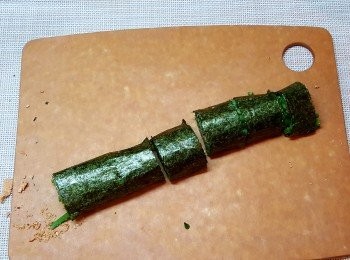 step8: 將壽司切小段即可。