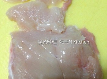 step1: <a href="https://bit.ly/3EZL8dD" target="_blank" data-keyword="雞胸" class="guide-link"><strong>雞胸</strong></a> <span style="display:inline-block;vertical-align:middle;margin-top:-3px;color:initial;border-radius:3px;padding:2px 3px;font-size:12px;line-height:14px;background:#87d300;color:#fff;">即買</span> 肉切斜薄片