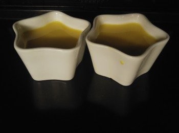 step2: 將液體過篩一次, 然後倒入焗杯內。