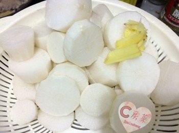 step2: 白蘿蔔刨皮, 切件