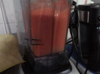 step3: 西瓜粒用攪拌機打成汁