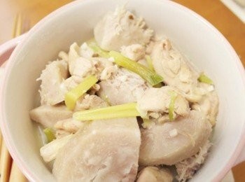 step8: 芋頭真的沒有被煮爛..口感軟嫩鬆綿呢:) 雞肉也是很嫩...帶著奶香味唷!!!!