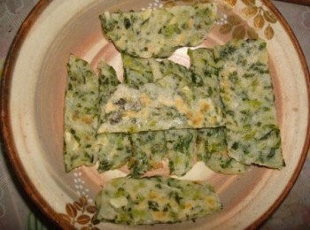 step5: 電餅鐺通電後，加花生油，倒進麵糊，攤成小餅，煎熟即可