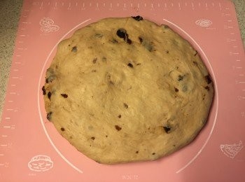 step2: 取出麵團, 壓平排氣