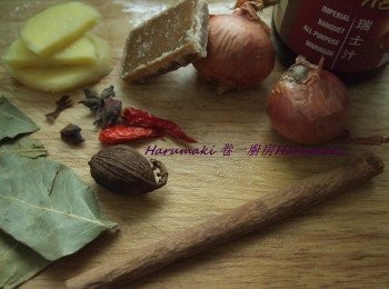 step1: 八角  適量
辣椒  2粒
薑    2片
香葉果 1個
桂皮  1條
香葉  1片
蒜葱 2粒
片糖 1片