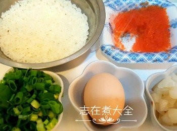 step1: 蔥切粒，蛋拌勻，帶子切粒炒至8成熟盛起備用