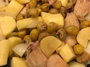 step3: 加入薯仔,<a href="https://bit.ly/3zHU5V3" target="_blank" data-keyword="雞翼" class="guide-link"><strong>雞翼</strong></a> <span style="display:inline-block;vertical-align:middle;margin-top:-3px;color:initial;border-radius:3px;padding:2px 3px;font-size:12px;line-height:14px;background:#87d300;color:#fff;">即買</span> 及栗子