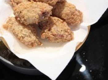 step9: 至雙面金黃後取出，用廚紙吸乾多餘油份。完成。