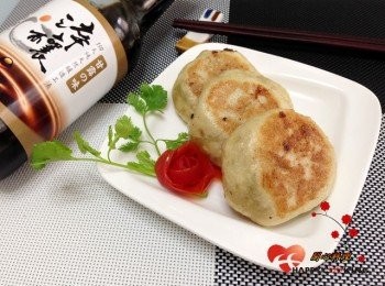 step9: 煎至兩面金黃或<span class="group_4">沾醬</span>食用都可哦^^