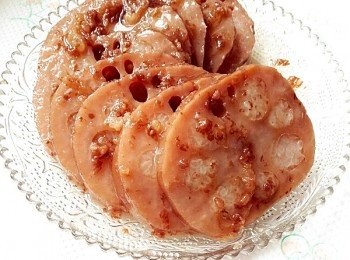 step4: 放涼之後切片裝盤，然後淋上桂花蜜即可。