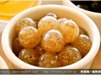 step7: 黑木耳QQ圓有鮮奶、抹茶、起司、黑糖、咖啡及可可等六種口味。除單吃品味之外，也可將黑木耳QQ圓當成粉圓來玩味，更可與鮮奶、豆漿、紅茶等飲品結合，滿足味蕾上不同滋味享受。