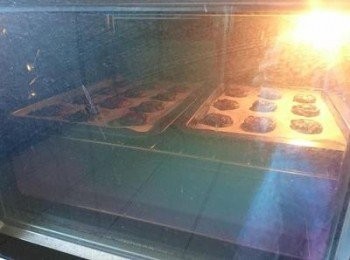 step8: 放入已預熱焗爐中，焗10-12分鐘。拿出焗爐，靜置 1至 2分鐘。