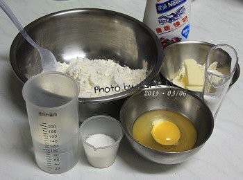 step1: 所有<span class="group_1">食材</span>量秤好
無鹽奶油先隔水加熱成液態，備用