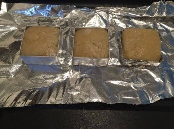 step6: 6. 塞進鳳梨酥模稍加壓平。