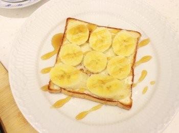 step5: 淋上蜂蜜或楓糖或巧克力淋醬。