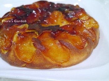 step9: 用蛋糕模式太久了，有點焦~ 用一般煮飯模式，音樂響後不開蓋再悶15分鐘， 用牙籤刺一下蛋糕體，沒有麵糊就可以了。