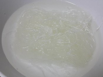 step6: 粉絲，用清水浸泡備用