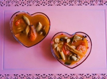 step6: 加入椰汁, 青檸(我用了2個)及魚露作調味, 2分鐘後可熄火