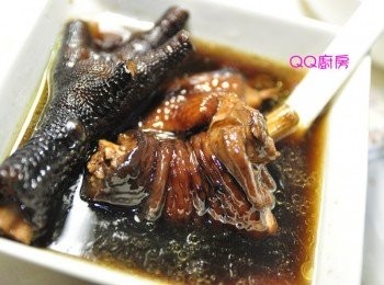 step4: 起鍋前加入適量鹽巴調味即可..來一碗熱騰騰的仙草雞湯吧!