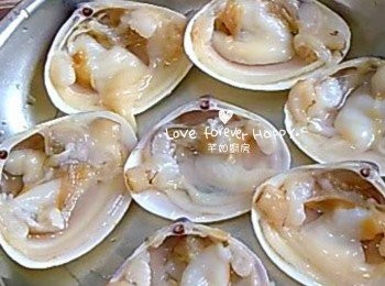 step1: 貴妃蚌洗淨，記得將啡黑色的內臟切去不要